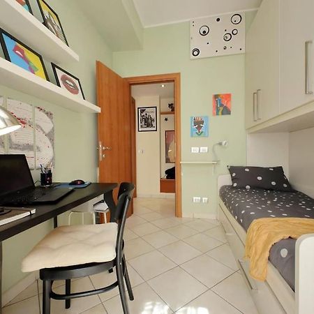 Relax Rome With 2 Balconies - 2 Bedroom Flat, 3Rd Floor With Lift, High Comfort, Quite, A Walk From Urban Train Station Gemelli And Metro A Stops Battistini & Cornelia Connecting To Center In 20 Minutes, 2 Steps From Bus Stop, Cycle Path, Groceries Exteriér fotografie