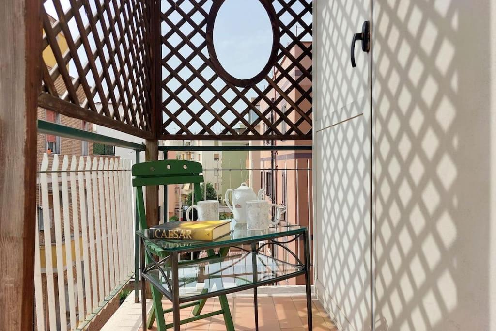 Relax Rome With 2 Balconies - 2 Bedroom Flat, 3Rd Floor With Lift, High Comfort, Quite, A Walk From Urban Train Station Gemelli And Metro A Stops Battistini & Cornelia Connecting To Center In 20 Minutes, 2 Steps From Bus Stop, Cycle Path, Groceries Exteriér fotografie