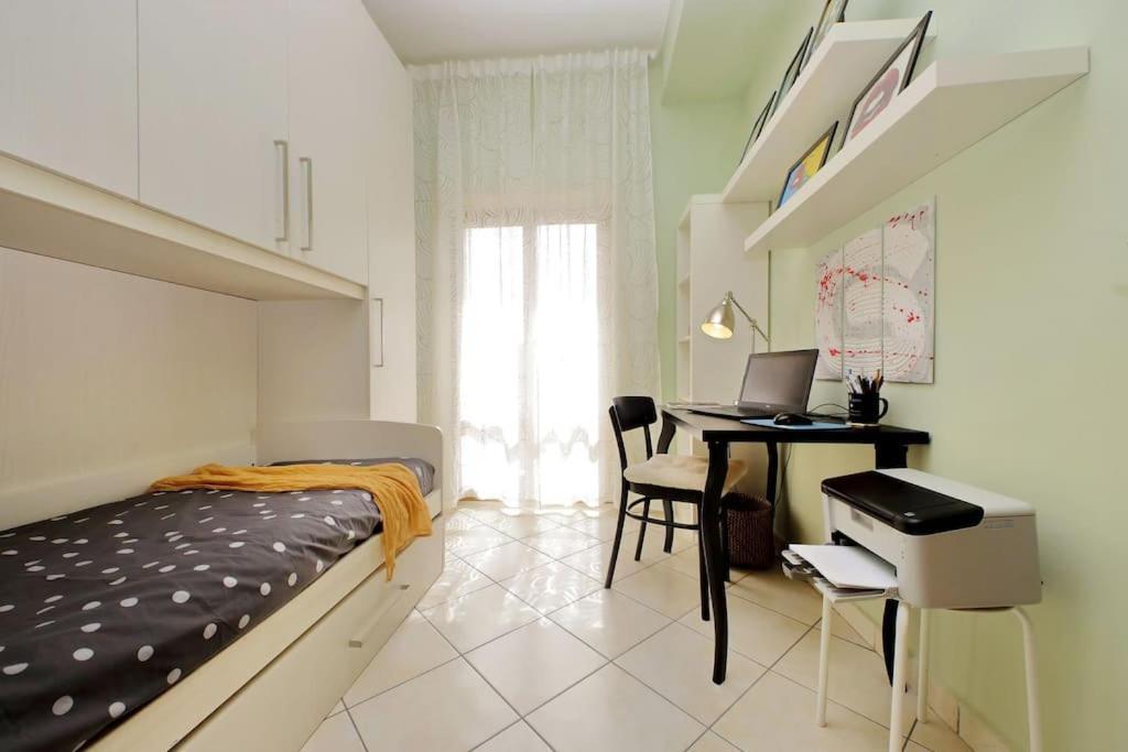 Relax Rome With 2 Balconies - 2 Bedroom Flat, 3Rd Floor With Lift, High Comfort, Quite, A Walk From Urban Train Station Gemelli And Metro A Stops Battistini & Cornelia Connecting To Center In 20 Minutes, 2 Steps From Bus Stop, Cycle Path, Groceries Exteriér fotografie
