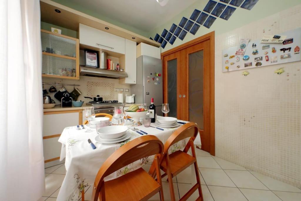 Relax Rome With 2 Balconies - 2 Bedroom Flat, 3Rd Floor With Lift, High Comfort, Quite, A Walk From Urban Train Station Gemelli And Metro A Stops Battistini & Cornelia Connecting To Center In 20 Minutes, 2 Steps From Bus Stop, Cycle Path, Groceries Exteriér fotografie