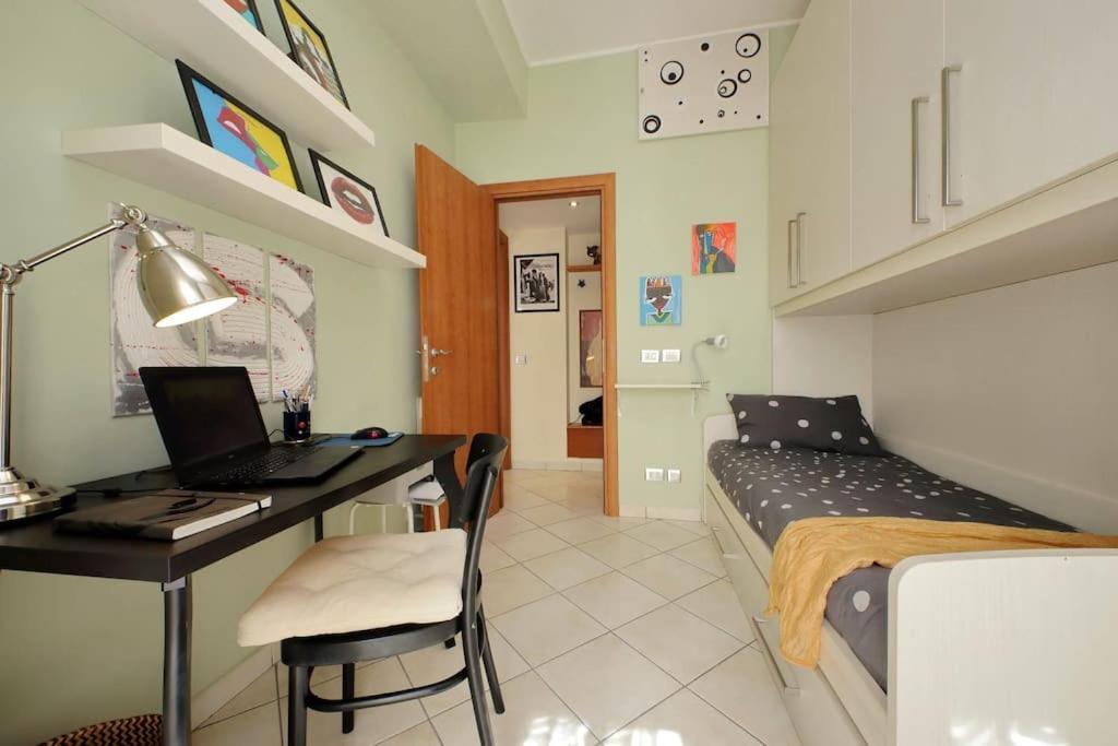 Relax Rome With 2 Balconies - 2 Bedroom Flat, 3Rd Floor With Lift, High Comfort, Quite, A Walk From Urban Train Station Gemelli And Metro A Stops Battistini & Cornelia Connecting To Center In 20 Minutes, 2 Steps From Bus Stop, Cycle Path, Groceries Exteriér fotografie
