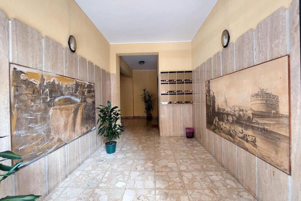 Relax Rome With 2 Balconies - 2 Bedroom Flat, 3Rd Floor With Lift, High Comfort, Quite, A Walk From Urban Train Station Gemelli And Metro A Stops Battistini & Cornelia Connecting To Center In 20 Minutes, 2 Steps From Bus Stop, Cycle Path, Groceries Exteriér fotografie