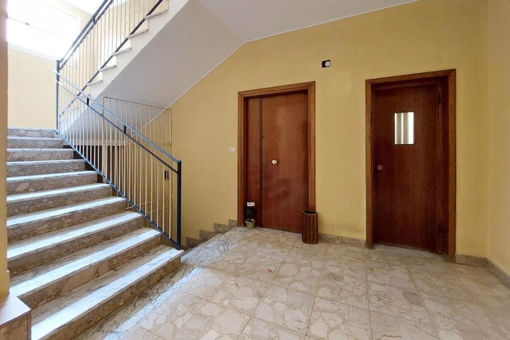 Relax Rome With 2 Balconies - 2 Bedroom Flat, 3Rd Floor With Lift, High Comfort, Quite, A Walk From Urban Train Station Gemelli And Metro A Stops Battistini & Cornelia Connecting To Center In 20 Minutes, 2 Steps From Bus Stop, Cycle Path, Groceries Exteriér fotografie